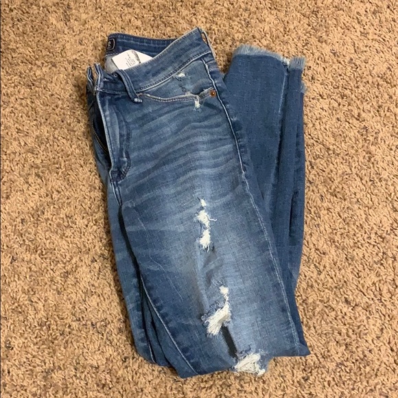 NEVER BEEN WORN- Abercrombie jeans - Picture 4 of 4